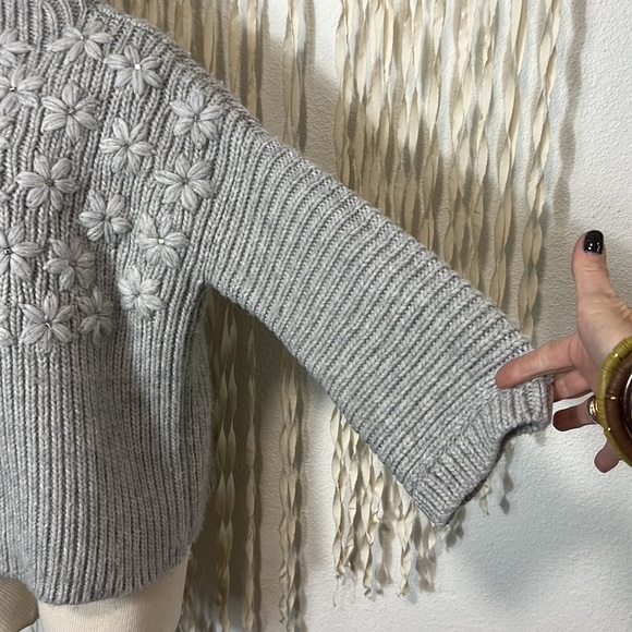 Sundance Gray Wool/Alpaca Flower Accent Sweater Size M - Picture 2 of 9